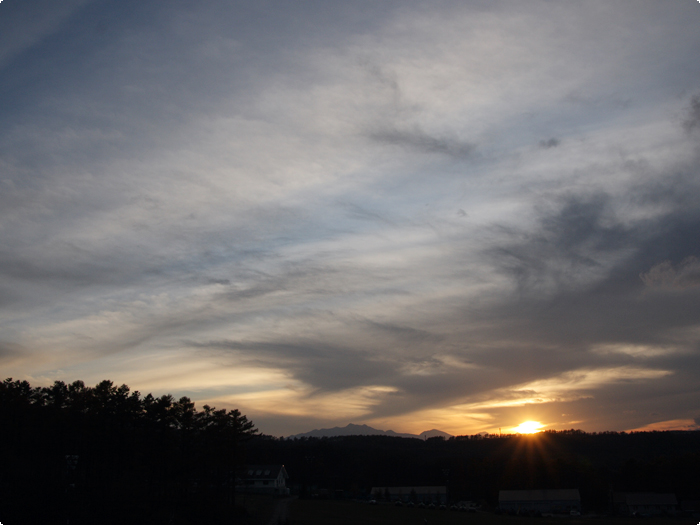 山からの夕陽